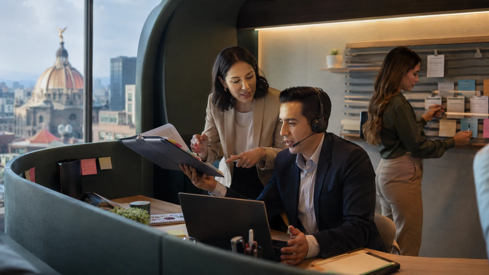 Sales enablement para equipos consultivos en México: cómo alinear mensajes, proceso y seguimiento comercial