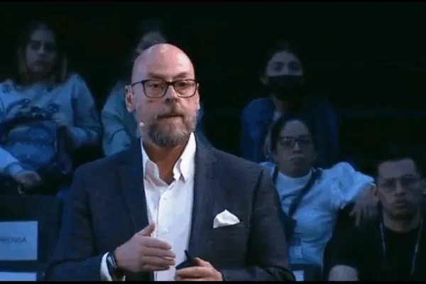 Sal Barrena, conferencista para eventos corporativos sobre Liderazgo Regenerativo