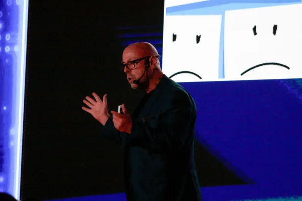 Sal Barrena, conferencista para eventos corporativos sobre Liderazgo Regenerativo