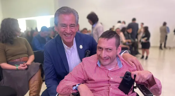 Gabriel Castillo Chavarri en un encuentro público con actores institucionales.