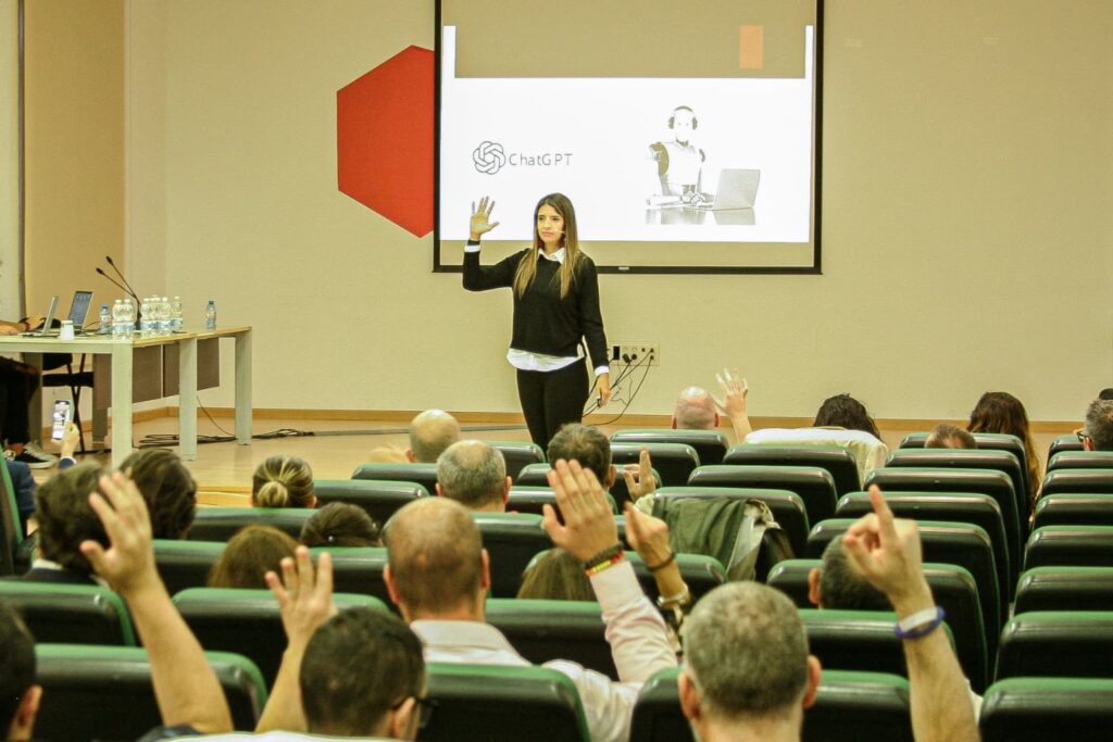 Karem Torres — Conferencista de Ventas