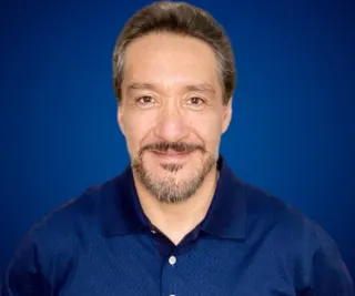 Ness Carballo — Conferencista de Cambio y Adaptación