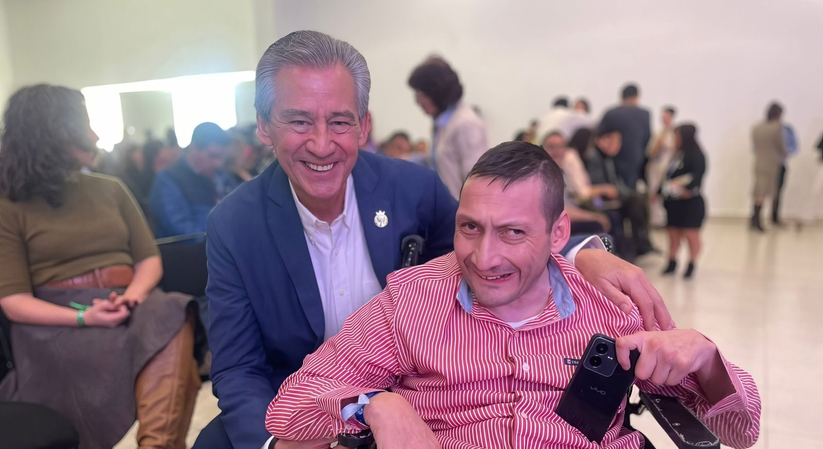 Gabriel Castillo Chavarri en un encuentro público con actores institucionales.